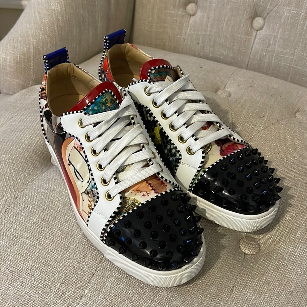 CHRISTIAN LOUBOUTIN
Spike Accents Patent Leather Sneakers
Size: 8.5 | IT 38.5